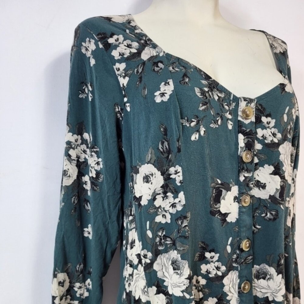 Torrid Green Floral Button Blouse - Picture 2 of 9